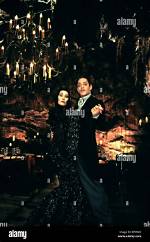 Anjelica Huston and Raul Julia: a Deep Dive into Their Relationship