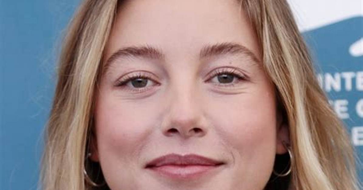 Charlotte Vega Bio, Wiki, Age, Family, Boyfriend, Movies, Tv Shows and Net Worth