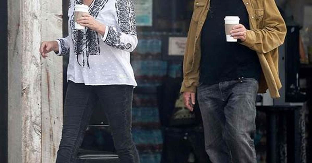 Daryl Hannah's Partner: a Glimpse into Her Love Life