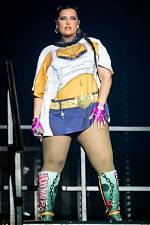 Discovering the Height of Nelly Furtado: a Closer Look
