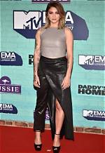 Julia Michaels Height, Age & Measurements – How Tall Is Julia Michaels?