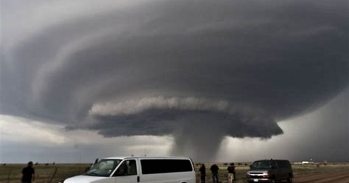 Unraveling the Houston Airport Tornado: Nature’s Fury at One of Texas’ Busiest Hubs
