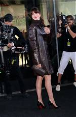 Unveiling Anne Hathaway's Height: Beyond the Numbers