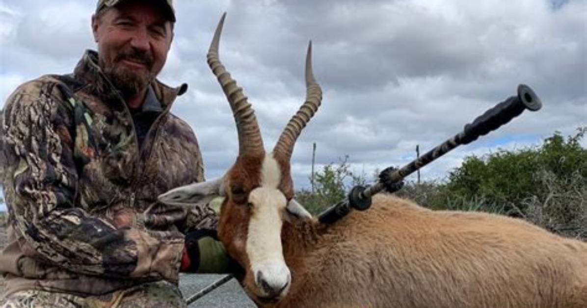 Who Is Blow Dart Hunter Tim Wells? His Age Family and Net Worth Details