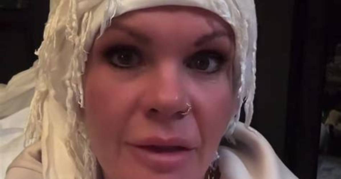 Who Is Chelsealeeart on Tiktok? Chelsea Lee Art Hairbrush Net Worth